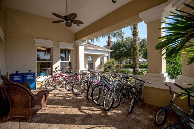 Building Photo - 2330 Silver Palm Dr