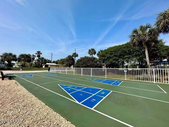 Building Photo - 6905 Thomas Dr