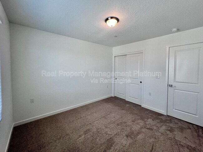 Building Photo - 2903 E Tierra Dr