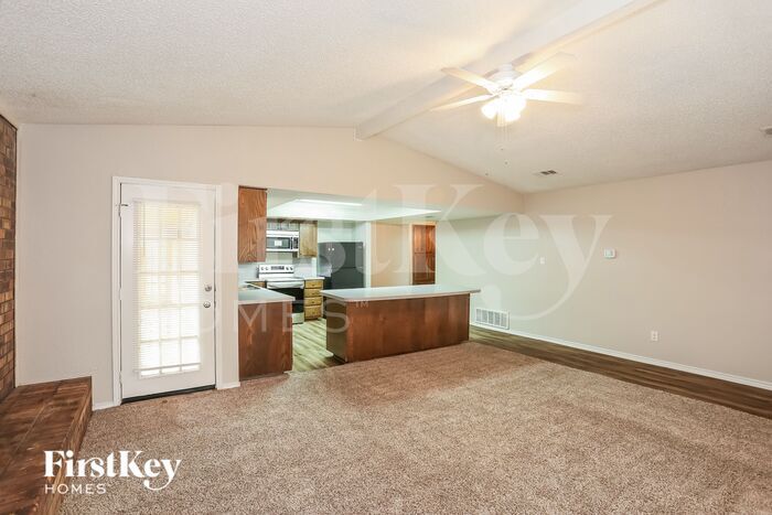 Building Photo - 4817 Crest Dr