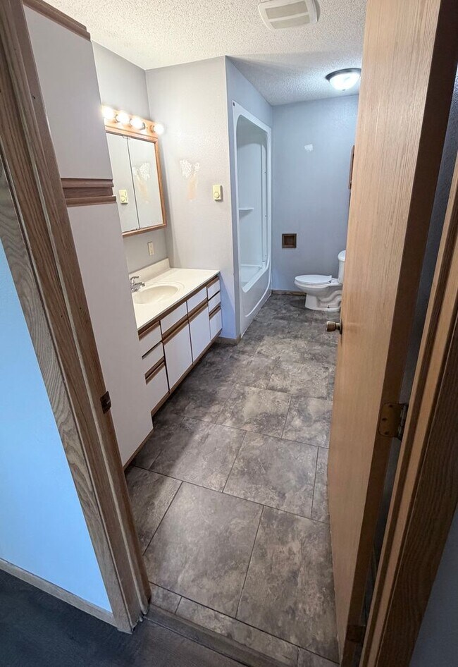 Building Photo - 3 Bedroom Duplex