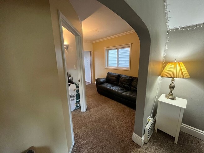 Building Photo - Duluth MN - 4 Bed - 1 Bath - Single Family...