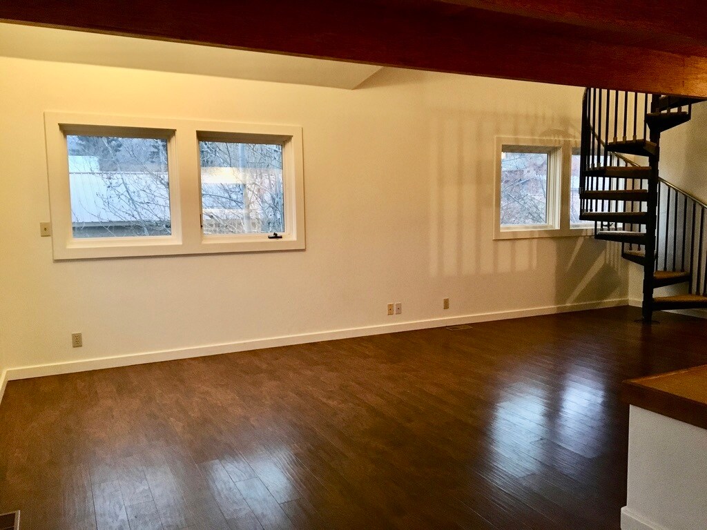 Building Photo - 151 S Mary St