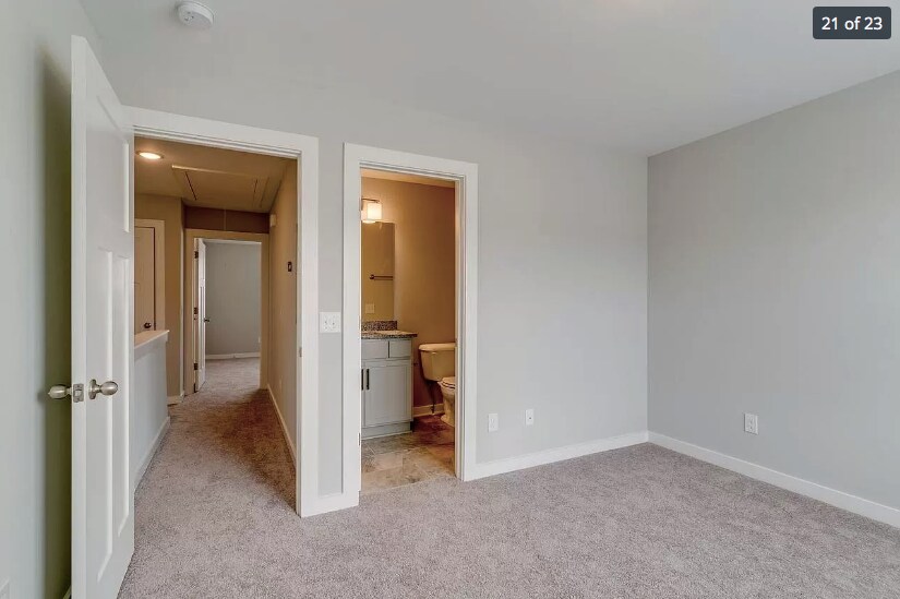 Guest room - 2343 Patrick Ave