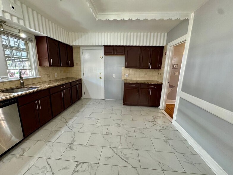 Building Photo - 28-32 Lenox Avenue, 1st Floor