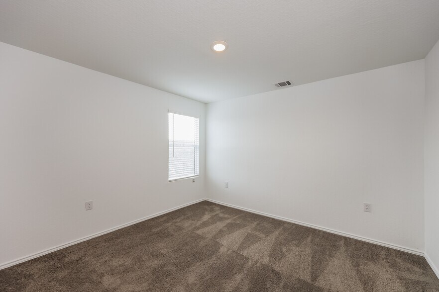Building Photo - 12110 Zoeller Cor