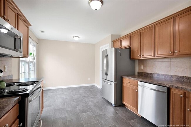 Building Photo - 672 Hogart St