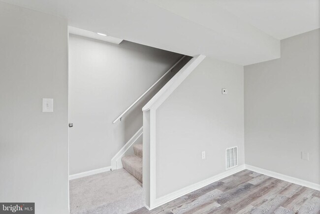 Building Photo - 57 Adams Dr NE