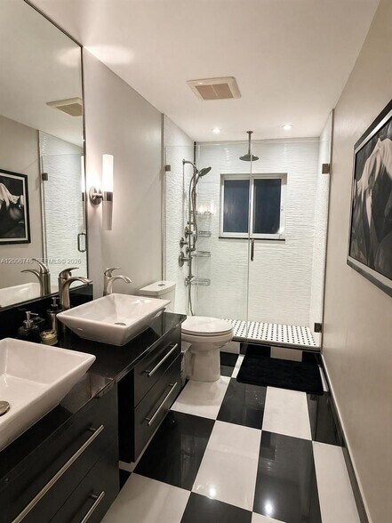 Building Photo - 561 NE 172nd St