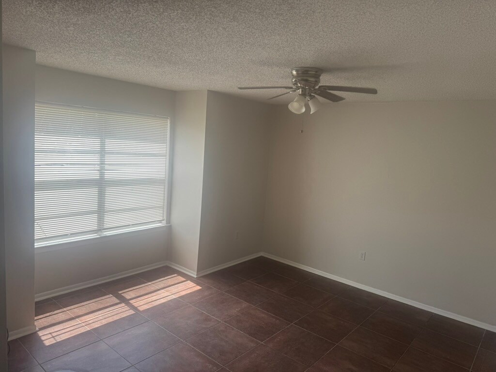bedroom 1 - 1150 Shilo Ave