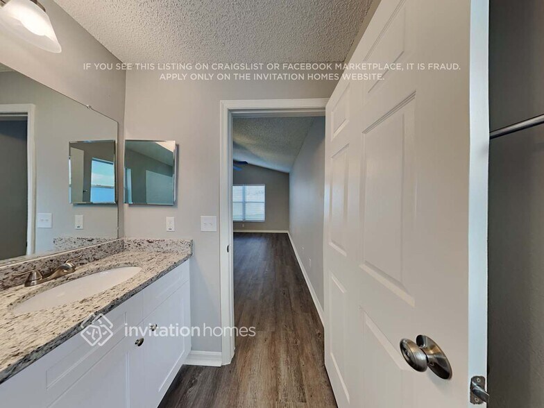 Building Photo - 4011 Fontana Pl