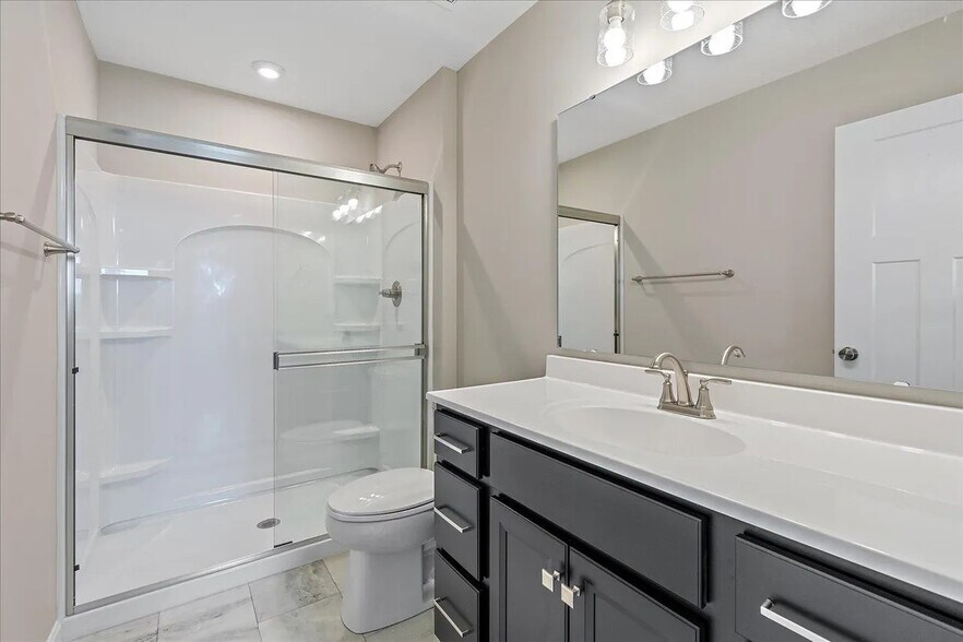 Building Photo - 610 Foxhill Dr