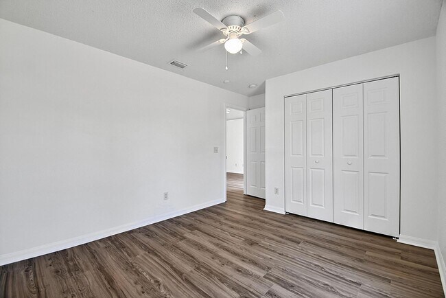 Building Photo - 15 Renmont Ct