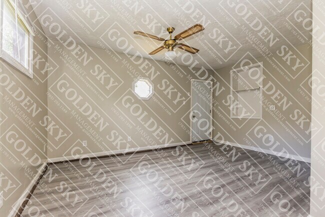 Building Photo - 209 N Manhattan Ave