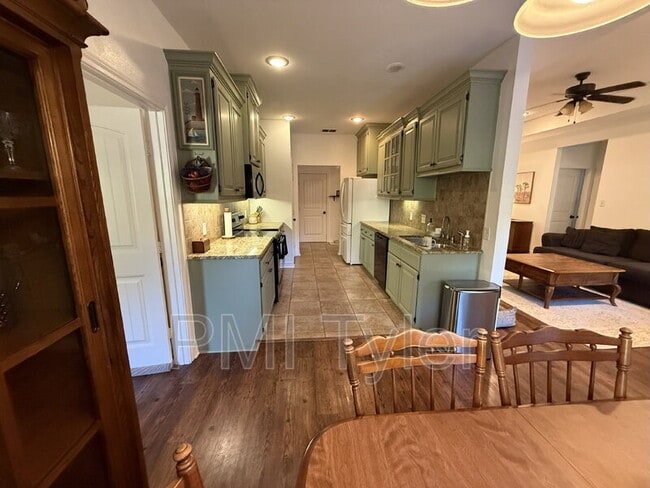 Building Photo - 15160 County Rd 1113