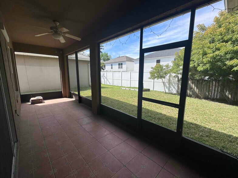 Building Photo - 4654 Redmond Pl