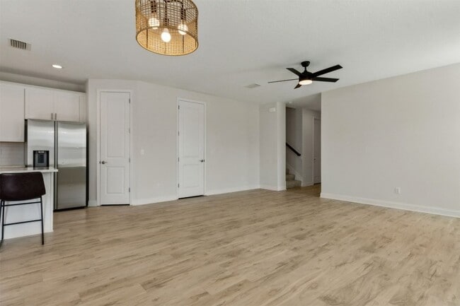 Building Photo - 205 Daydream Ave