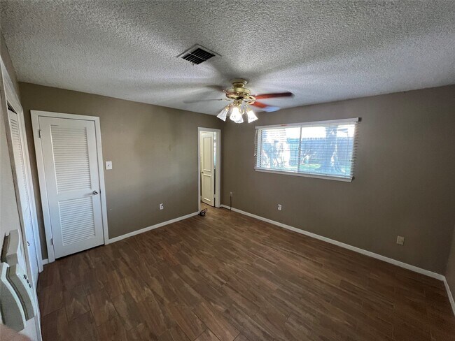 Building Photo - 6010 Hoover St