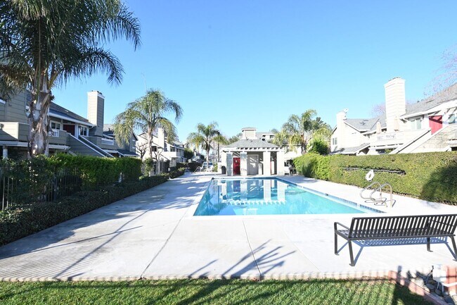 Building Photo - Nicely upated 2 Story Townhouse at Mansion Park with 2 Master Suites.