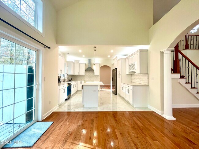 Building Photo - 11 Poplar Dr