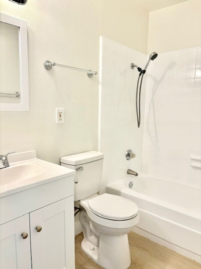 Building Photo - 2612 Anchor Ave