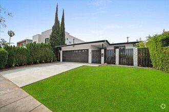 Building Photo - Stunning Remodeled 3-Bedroom Home in Prime...