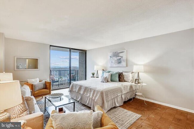 Building Photo - 4 Monroe St