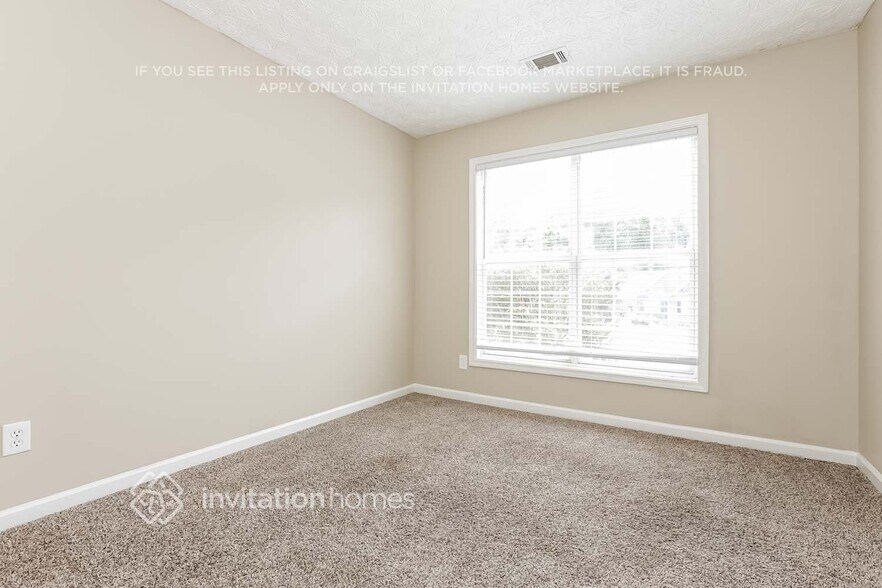 Building Photo - 3990 Piper Glen Dr NE