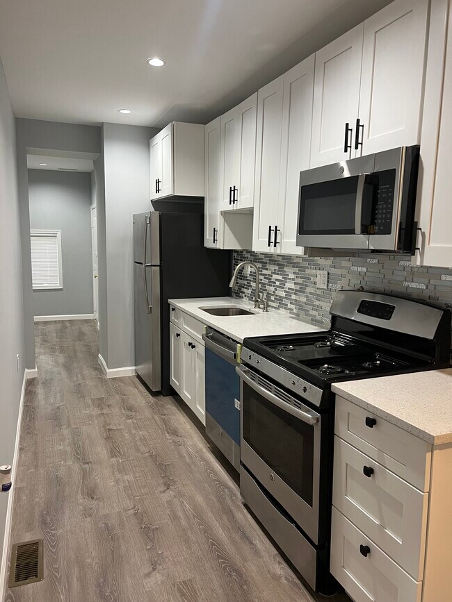 Building Photo - 208 21st St NE