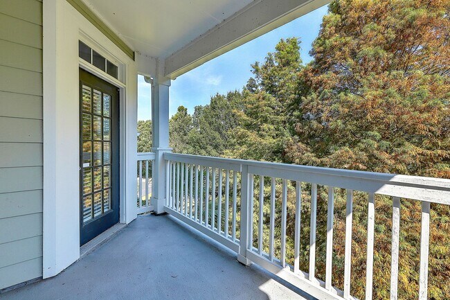 Building Photo - 1 bedroom unit in the Concord West of the ...