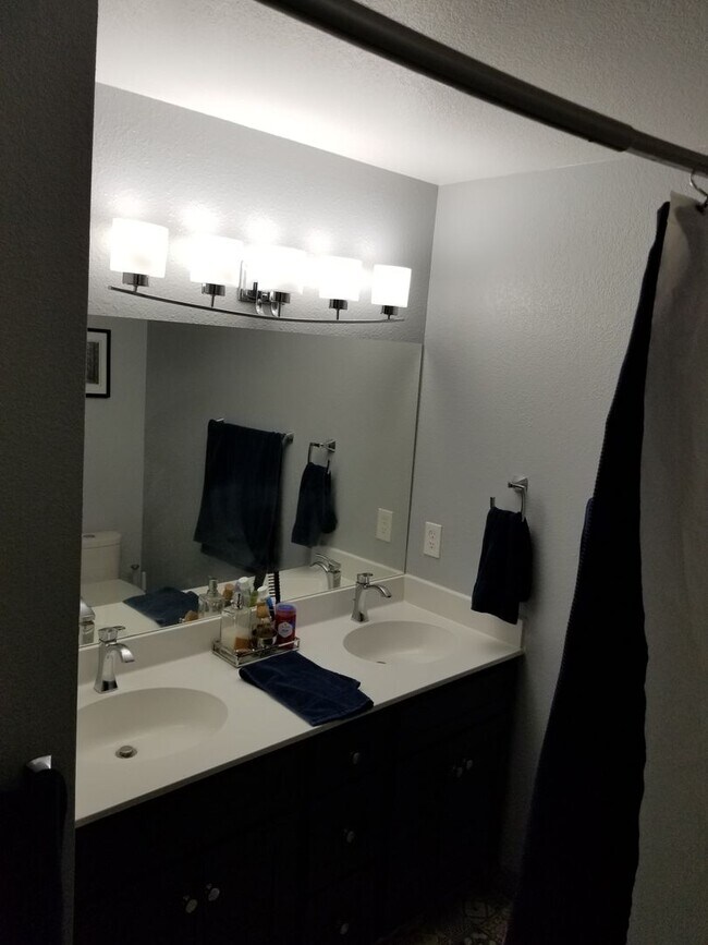 Building Photo - 2 Bed, 2.5 Bath Townhouse near NAU/CCC!! S...