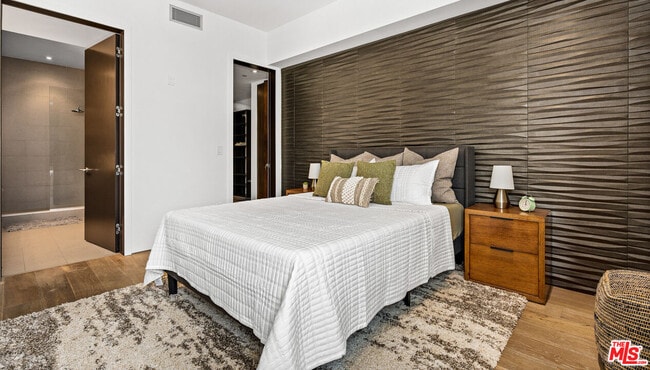 Building Photo - 1250 N Harper Ave