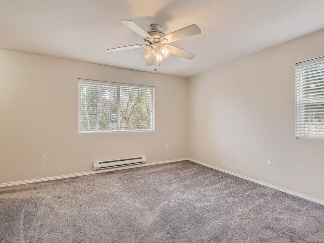 Building Photo - Beautiful 3 Bed 3 Bath Kirkland Townhome @...