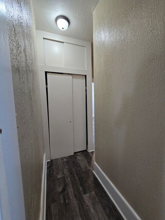 Building Photo - 3 Bedroom 2 Bath home in Asher!