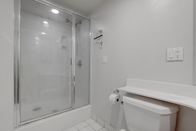 Building Photo - 3111 Bel Air Dr