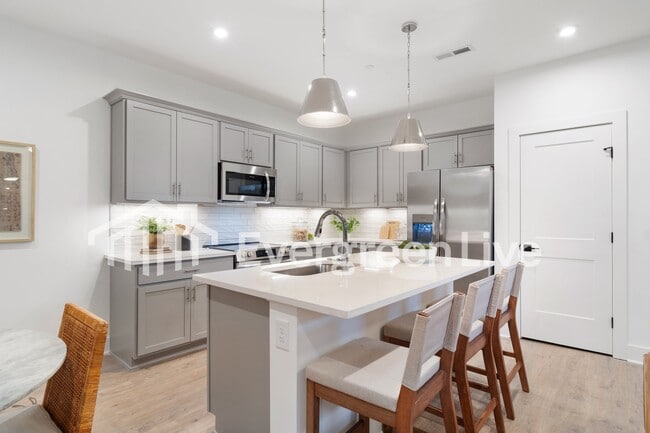 Building Photo - 129 Leggo Ave