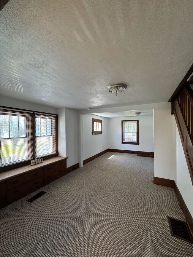 Building Photo - Thompsons Manor MHC