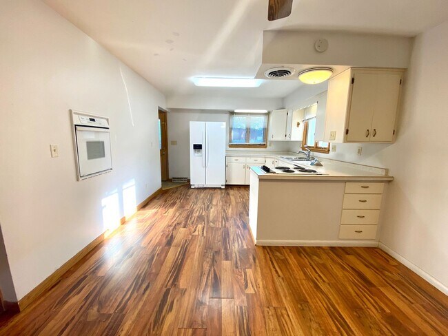 Building Photo - 1418