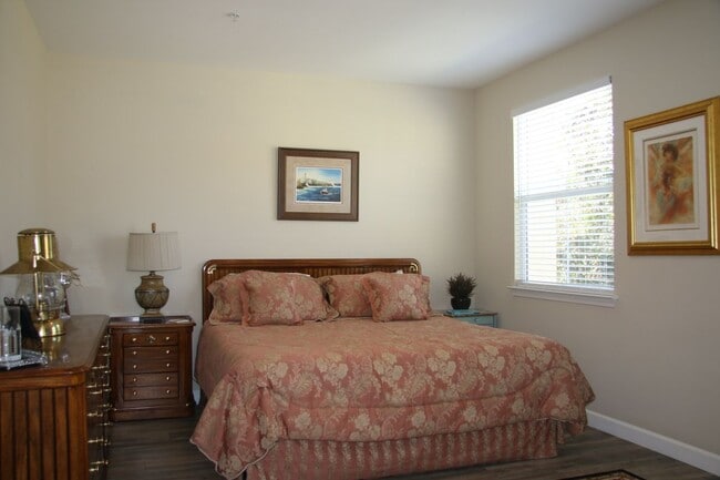 Building Photo - 3591 Sacramento Dr