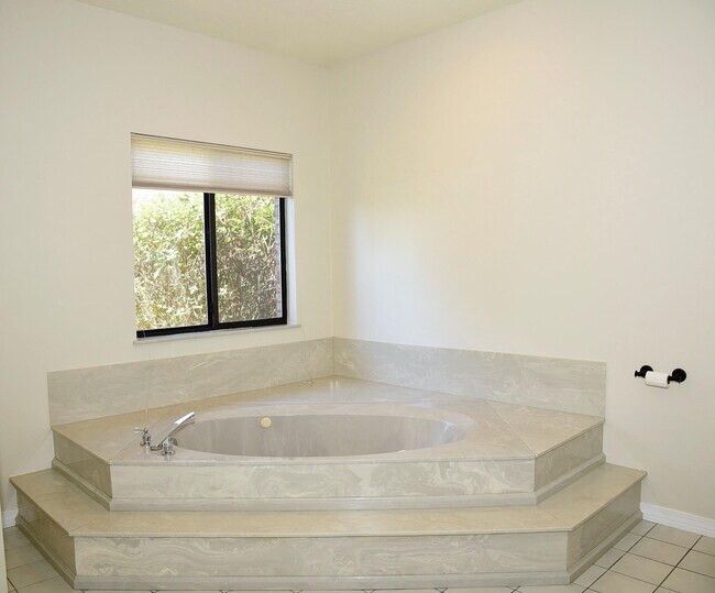 Building Photo - 116 Baywind Dr