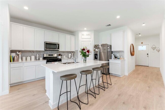 Building Photo - 31710 Carlisle Cv Ct