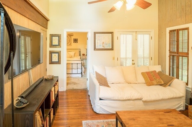 Building Photo - 107 Herbert St