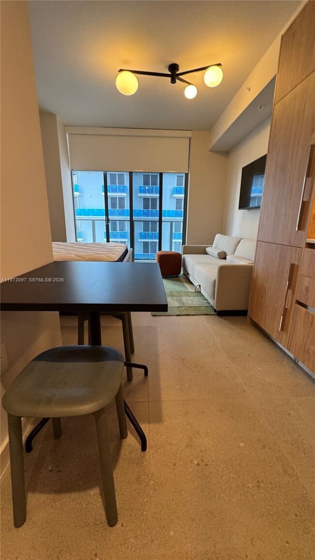 Building Photo - 11 NE 6th St