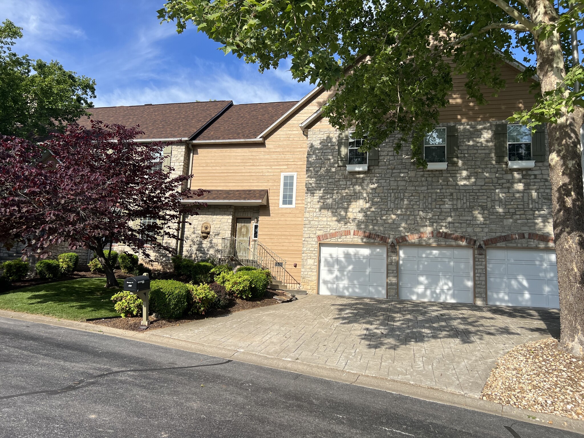Building Photo - 223 Devonshire Dr