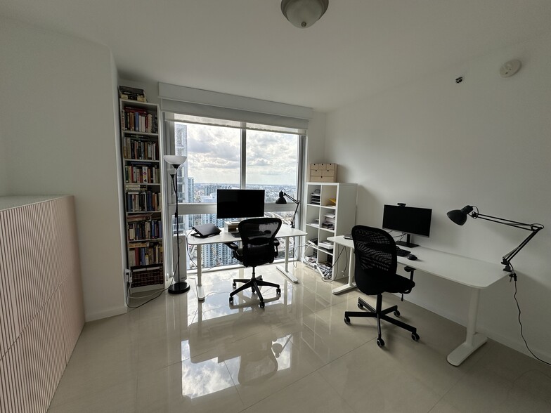 Building Photo - 475 Brickell Ave