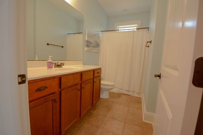 Building Photo - Cozy 3 Bedroom, 2 Bath, Fenced in Backyard in the Neighborhoods of Holly Ridge