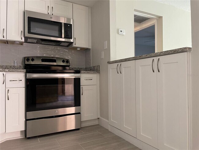 Building Photo - 586 Orange Dr