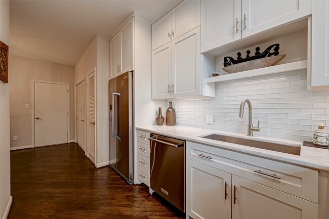 Building Photo - 1547 Cortlandt St