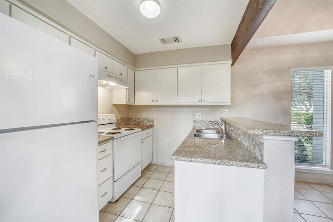 Building Photo - 12980 Greenway Chase Ct