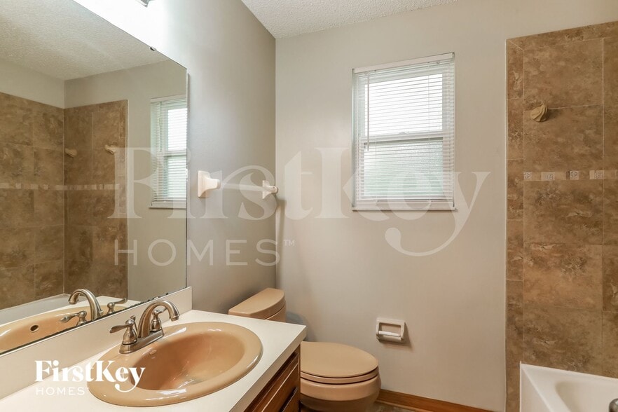 Building Photo - 515 Nassau Ct